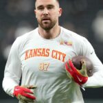 Travis Kelce retornará, e os Chiefs (naturalmente) parecem ser seu destino preferido