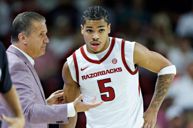 Treinador rival faz reivindicação ao Major Darius Acuff após Arkansas-Texas
