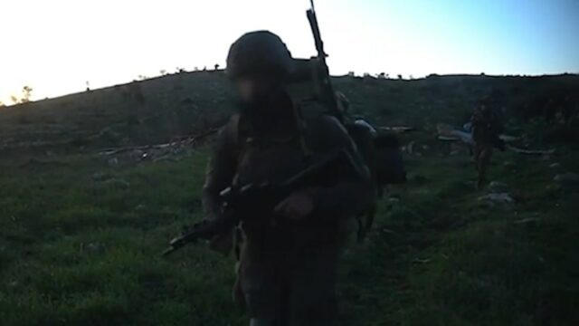 Tropas israelenses enfrentam combatentes do Hezbollah
