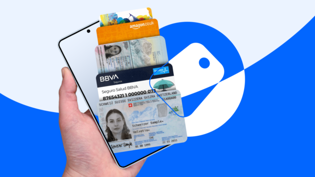 Mãos segurando um logotipo da Google Wallet preenchido com passes digitais e um ícone de alerta de ponto de exclamação vermelho.