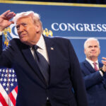 Trump afirma que o Irão planeava 'tomar o Médio Oriente' antes dos EUA atacarem