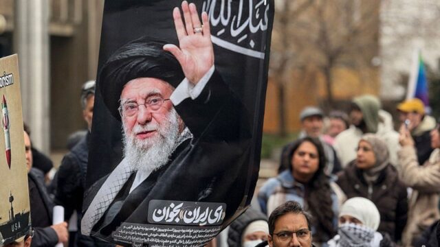 Trump alerta sobre 'células adormecidas' iranianas enquanto Canadá é acusado de abrigar agentes do regime
