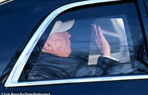 Trump apela ao Reino Unido para enviar navios ao Estreito de Ormuz para ajudar a desbloqueá-lo… depois que a Grã-Bretanha finalmente conseguiu implantar o HMS Dragon na terça-feira Donald Trump pediu ajuda da Grã-Bretanha para salvar o Estreito de Ormuz do fechamento em uma nova postagem nas redes sociais