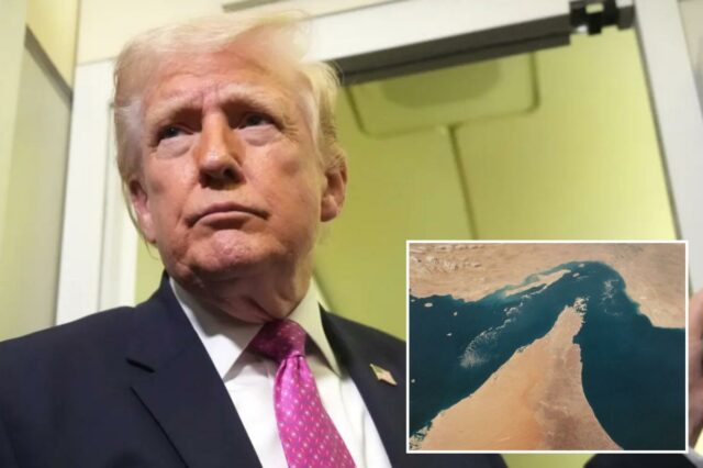 Donald Trump falando aos repórteres a bordo do Força Aérea Um.