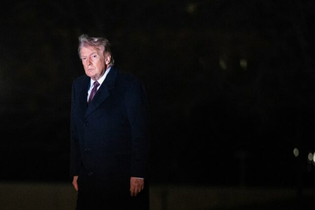 Trump ataca Suprema Corte e diz que 'saqueou' a América Trump ataca Suprema Corte e diz que 'saqueou' a América