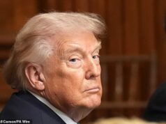 Trump ataca novamente os aliados da OTAN “que não respondem” e diz que eles “engrenariam rapidamente” se ele “acabasse com o Irão” e lhes entregasse o Estreito de Ormuz Donald Trump atacou os seus aliados da OTAN “não responsivos” ao afirmar que eles “engrenariam rapidamente” se “acabassem com o Irão”