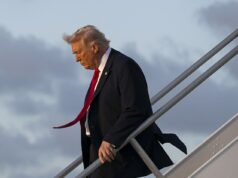 Trump avalia missão ousada para arrebatar os estoques nucleares do Irã em meio a temores do impensável se o urânio cair em mãos erradas Donald Trump está supostamente avaliando uma missão ousada para arrebatar os estoques de urânio enriquecido do Irã, em meio a temores de que uma nação desonesta possa virar a mesa e obtê-lo primeiro.