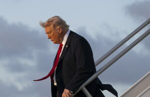 Trump avalia missão ousada para arrebatar os estoques nucleares do Irã em meio a temores do impensável se o urânio cair em mãos erradas Donald Trump está supostamente avaliando uma missão ousada para arrebatar os estoques de urânio enriquecido do Irã, em meio a temores de que uma nação desonesta possa virar a mesa e obtê-lo primeiro.