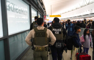 Trump chama aeroportos de ‘território fértil’ para o ICE sequestrar imigrantes Trump chama aeroportos de ‘território fértil’ para o ICE sequestrar imigrantes