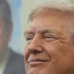 ESTADOS UNIDOS - 6 DE MAIO: O deputado Jeff Hurd, republicano do Colorado, chega para a reunião da Conferência Republicana da Câmara no Capitólio na terça-feira, 6 de maio de 2025. (Bill Clark/CQ Roll Call via AP Images)