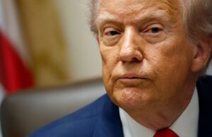 Trump continua usando esta frase – e os psicólogos dizem que é mais poderosa do que você pensa Nos últimos meses, Donald Trump fechou frequentemente publicações nas redes sociais com