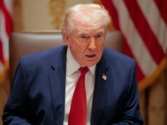 Trump critica repórter por perguntar por que ele pode votar pelo correio: ‘Porque eu sou o presidente’ | Vídeo Yahoo news home