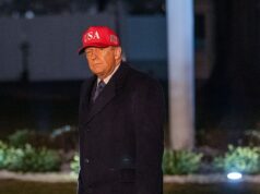 Trump diz que colocará as botas dos EUA no terreno no Irão ‘se necessário’, enquanto avisa que a próxima ‘grande onda’ está próxima “Não tenho a menor ideia de botas no terreno”, disse Donald Trump ao New York Post na segunda-feira, dizendo que poderá enviar tropas terrestres para o Irão se for “necessário”.