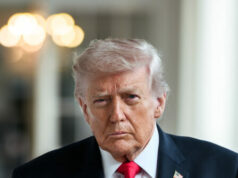 Trump diz que conversações “boas e produtivas” com o Irã provocam pausa nos ataques militares Trump diz que conversações “boas e produtivas” com o Irã provocam pausa nos ataques militares