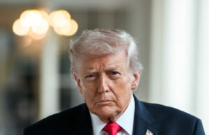 Trump diz que conversações “boas e produtivas” com o Irã provocam pausa nos ataques militares Trump diz que conversações “boas e produtivas” com o Irã provocam pausa nos ataques militares