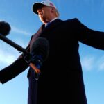 O presidente dos EUA, Donald Trump, falando aos repórteres.