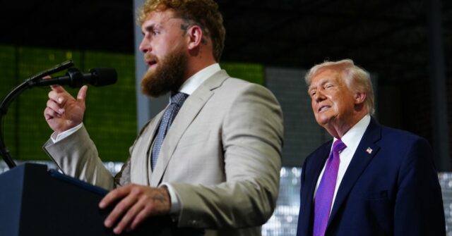 Trump endossa Jake Paul e elogia a 'linda' noiva do boxeador em discurso surpresa
