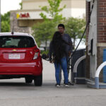 O presidente Donald Trump fala durante uma cerimônia da Medalha de Honra na Sala Leste da Casa Branca, segunda-feira, 2 de março de 2026, em Washington. (Foto AP/Alex Brandon)
