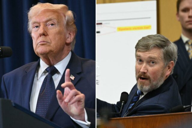 O presidente dos EUA, Donald Trump, fala em uma entrevista coletiva, gesticulando com a mão.