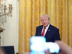 Trump novamente mira na Austrália ao afirmar que o Irã está ‘implorando para fazer um acordo’ Trump novamente mira na Austrália ao afirmar que o Irã está 'implorando para fazer um acordo'