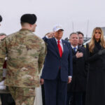 Trump participa de transferência digna de seis soldados mortos em ataque