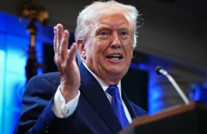 Trump participará de jantar de correspondentes na Casa Branca pela primeira vez como presidente, quebrando boicote Trump participará de jantar de correspondentes na Casa Branca pela primeira vez como presidente, quebrando boicote