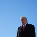 ARQUIVO - Esta combinação de fotos mostra o procurador-geral do Texas Ken Paxton, à esquerda, em Dallas e o senador John Cornyn, R-Texas, em Austin, Texas, ambos em 3 de março de 2026. (AP Photo/Julio Cortez, Jack Myer)