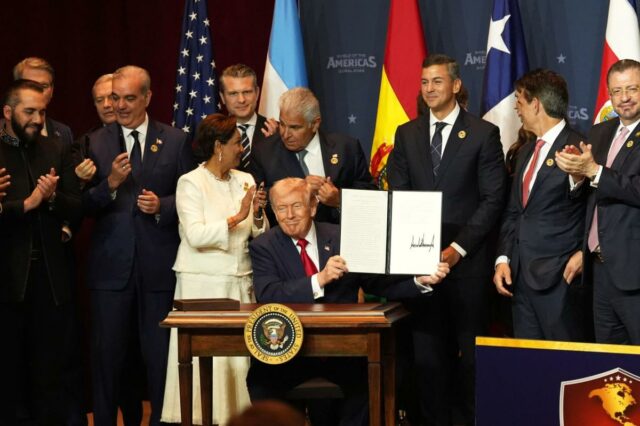 Trump promete poder militar dos EUA para erradicar cartéis e insta os países latino-americanos a fazerem o mesmo
