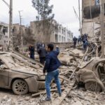 Trump sugere 'desacelerar' a guerra com o Irã enquanto os EUA enviam mais tropas para a região