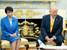 Trump surpreende a primeira-ministra japonesa com comentário sobre Pearl Harbor direto na cara dela O presidente Donald Trump (à direita) fez uma piada sobre Pearl Harbor na quinta-feira durante uma reunião com o primeiro-ministro japonês Takeuchi Sanae (à esquerda)