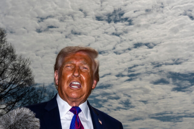 ARQUIVO - A vice-presidente da Venezuela, Delcy Rodriguez, participa de conversações com o ministro das Relações Exteriores da Rússia durante Moscou, 1º de março de 2019. (AP Photo/Pavel Golovkin, Arquivo)