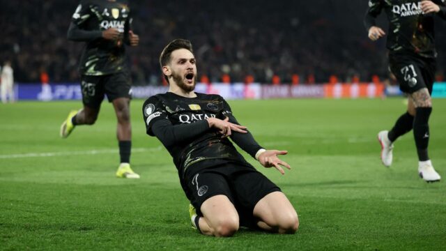 UCL 2025-26: Kvaratskhelia marca dois gols no final enquanto o PSG derrota o Chelsea na primeira mão das oitavas de final
