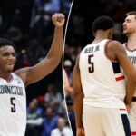 O atacante do UConn Huskies Alex Karaban (11) e o atacante Tarris Reed Jr. (5) reagem após o jogo em um jogo Sweet Sixteen da East Regional do torneio masculino da NCAA de 2026 na Capital One Arena.