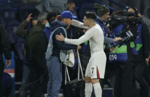 UEFA Champions League 2025-26: Pedro Neto, do Chelsea, pede desculpas por empurrar o gandula na derrota do PSG UEFA Champions League 2025-26: Pedro Neto, do Chelsea, pede desculpas por empurrar o gandula na derrota do PSG