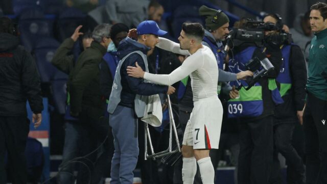 UEFA Champions League 2025-26: Pedro Neto, do Chelsea, pede desculpas por empurrar o gandula na derrota do PSG
