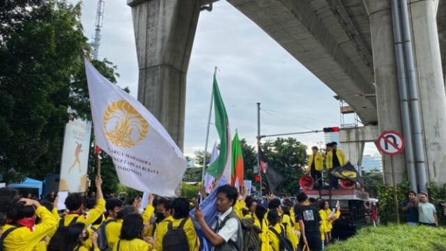 UI confirma que o homem que provocou a polícia durante a manifestação não era estudante
