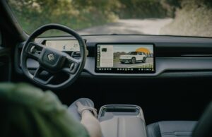 Mobilidade TechCrunch: Uber em qualquer lugar, ao mesmo tempo Uber contrata Rivian para construir robotáxis em negócio de até US$ 1,25 bilhão