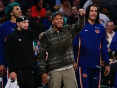 Última atualização dos Knicks sobre o lesionado Miles McBride: ‘progredindo bem’ Um sorridente Miles McBride (centro), que passou por uma cirurgia de hérnia esportiva e está afastado desde o final de janeiro, reage do banco durante a vitória dos Knicks por 136-110 sobre os Pacers em 17 de março de 2026 no Garden.
