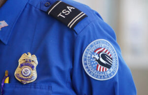 Um fuzileiro naval dos EUA é detido depois que a TSA encontra uma bala explosiva de 25 mm em sua mala despachada Yahoo news home