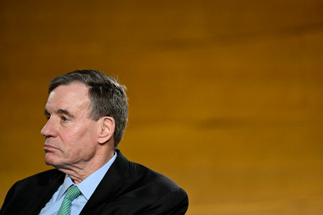 Um 'quilo de carne' dos data centers: a resposta de um senador às perdas de empregos em IA
