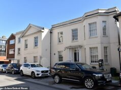 Uma criança de dois anos morreu quando foi atropelada pelo carro de um amigo da família na garagem ‘porque estava muito animado para vê-la’, ouve o inquérito Wiltshire e Swindon Coroner's Court, na foto, souberam que Rufus Davies sofreu ferimentos fatais na cabeça na colisão