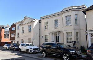 Uma criança de dois anos morreu quando foi atropelada pelo carro de um amigo da família na garagem ‘porque estava muito animado para vê-la’, ouve o inquérito Wiltshire e Swindon Coroner's Court, na foto, souberam que Rufus Davies sofreu ferimentos fatais na cabeça na colisão