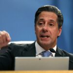 Uma grande quantidade de seu dinheiro que Alberto Carvalho embolsará antes mesmo da reunião do conselho do LAUSD - e ele não está fazendo nada por isso