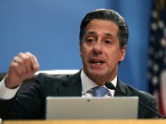 Uma grande quantidade de seu dinheiro que Alberto Carvalho embolsará antes mesmo da reunião do conselho do LAUSD – e ele não está fazendo nada por isso Uma grande quantidade de seu dinheiro que Alberto Carvalho embolsará antes mesmo da reunião do conselho do LAUSD - e ele não está fazendo nada por isso