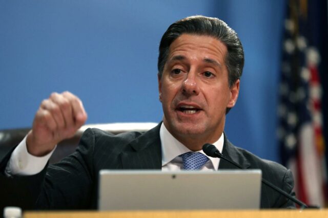 Uma grande quantidade de seu dinheiro que Alberto Carvalho embolsará antes mesmo da reunião do conselho do LAUSD - e ele não está fazendo nada por isso
