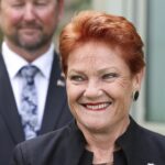 A líder de uma nação, a senadora Pauline Hanson, durante uma conferência de imprensa no Parlamento em Canberra, na segunda-feira, 19 de janeiro de 2026. fedpol Foto: Alex Ellinghausen