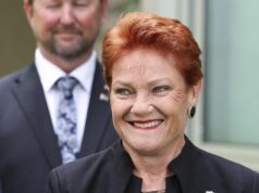 Uma nação surge nas pesquisas, ultrapassando a Coalizão A líder de uma nação, a senadora Pauline Hanson, durante uma conferência de imprensa no Parlamento em Canberra, na segunda-feira, 19 de janeiro de 2026. fedpol Foto: Alex Ellinghausen