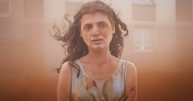 Uma praga deixa a sociedade de joelhos na inebriante importação francesa 'Alpha'
