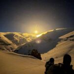 Tropas israelenses esquiam para o sul do Líbano a partir do território da Síria. A operação transfronteiriça foi a primeira desse tipo pela IDF