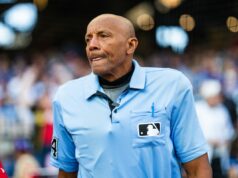 VÍDEO: Árbitro humilhado após fazer duas chamadas diretas de strikeout VÍDEO: Árbitro humilhado após fazer duas chamadas diretas de strikeout